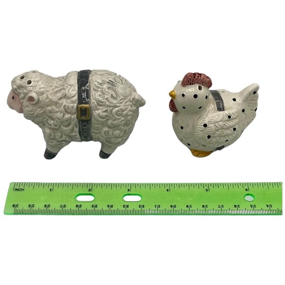 Vintage OCI Omnibus Farmer Santa Ceramic Lamb & Chicken Salt & Pepper Shakers - Picture 3 of 5